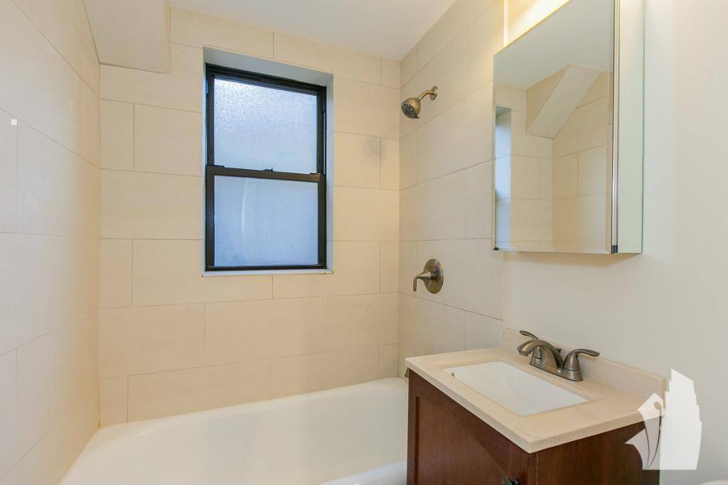 Apartment for rent at 612 W Patterson Ave #105, Chicago, IL 60613