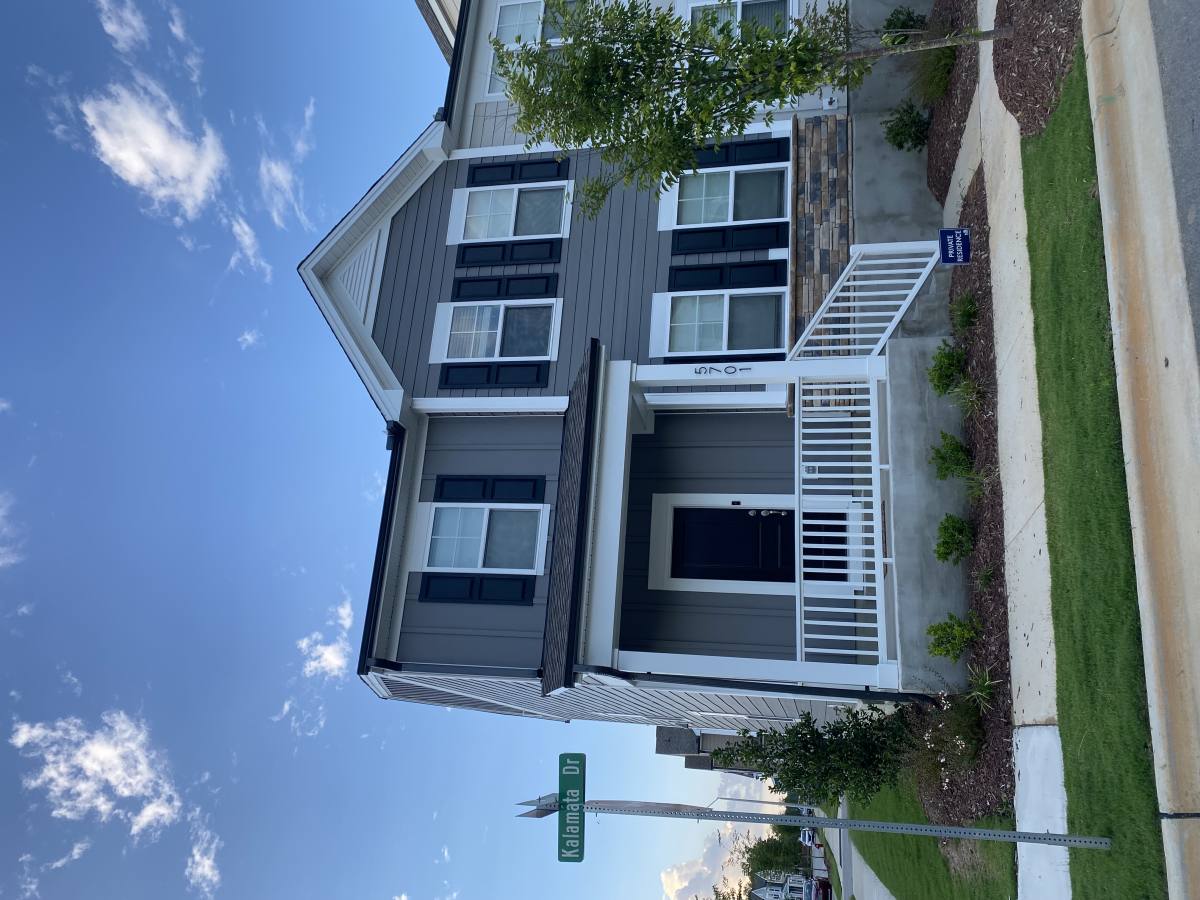 Townhouse for rent at 5701 Kalamata Dr, Raleigh, NC 27603