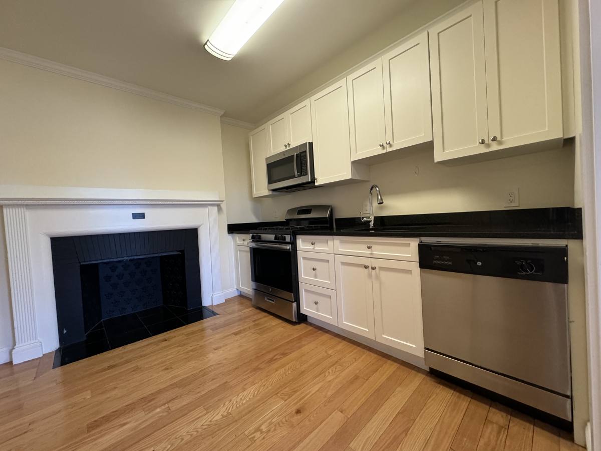 Apartment for rent at 219 Commonwealth Ave #2I, Chestnut Hill, MA 02467