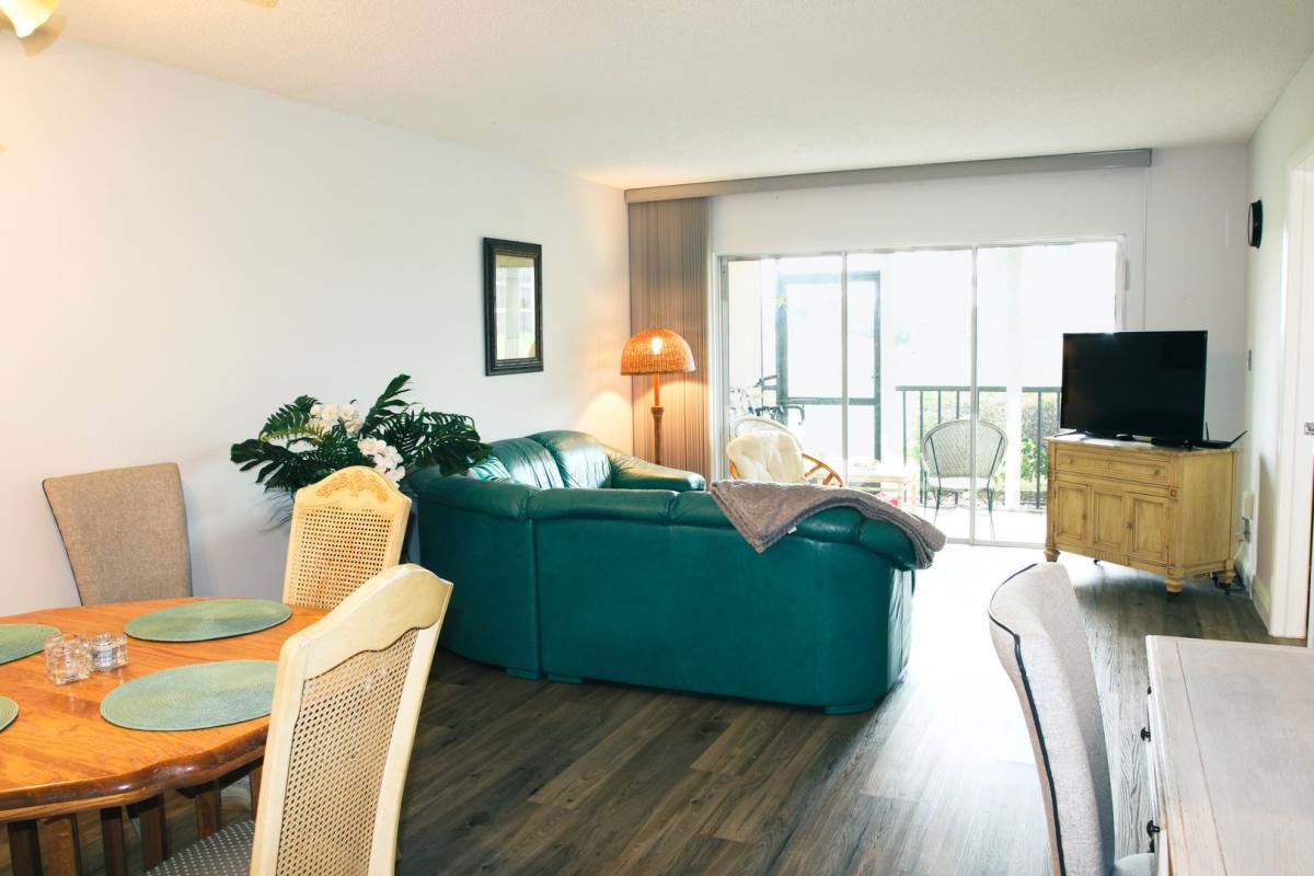 Condo for rent at 9 High Point Circle N, Naples, FL 34103