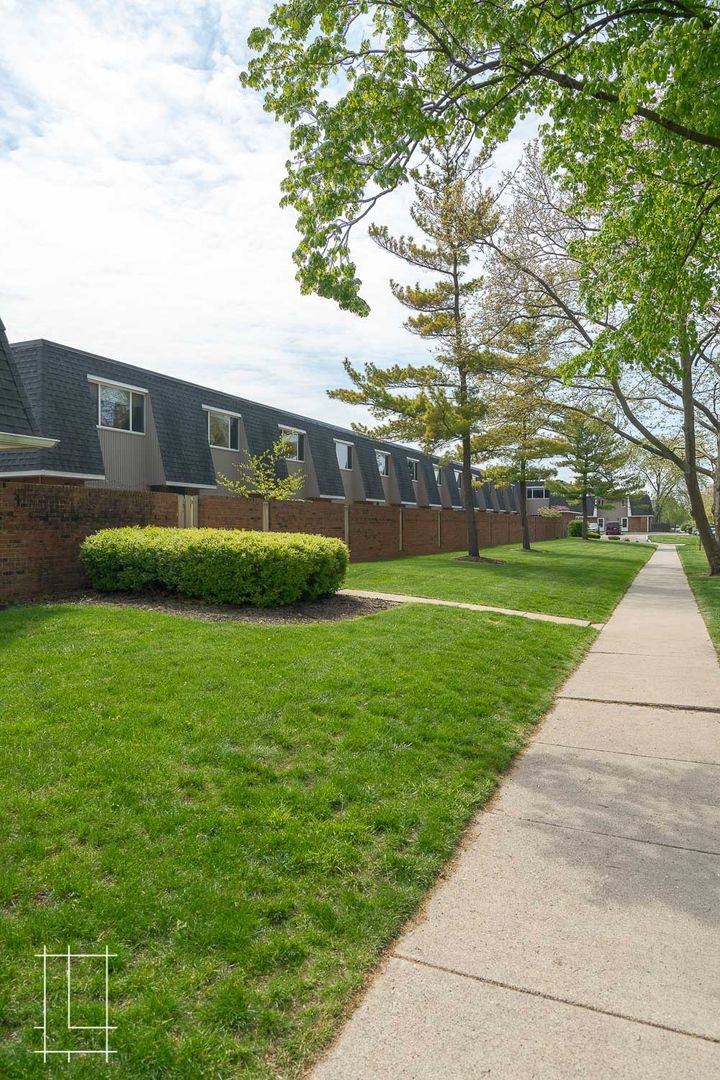 Apartment for rent at 411 E Buttles Ave, Columbus, OH 43215