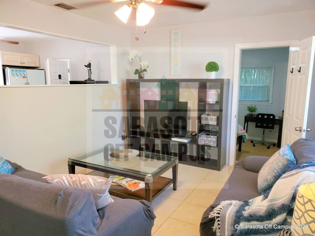 Apartment for rent at 1078 40th St, Sarasota, FL 34234