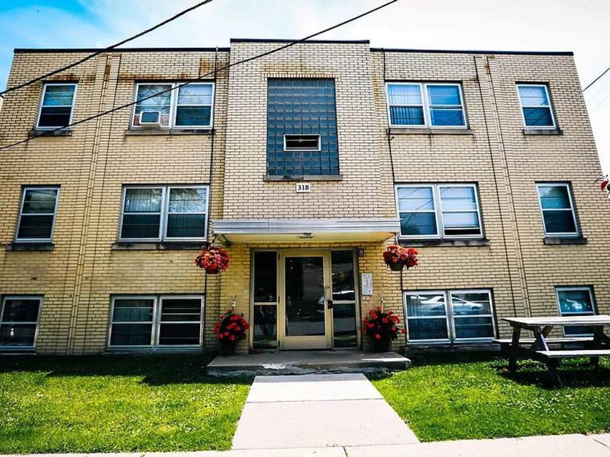 Apartment for rent at 318 8th Ave SE, Minneapolis, MN 55414