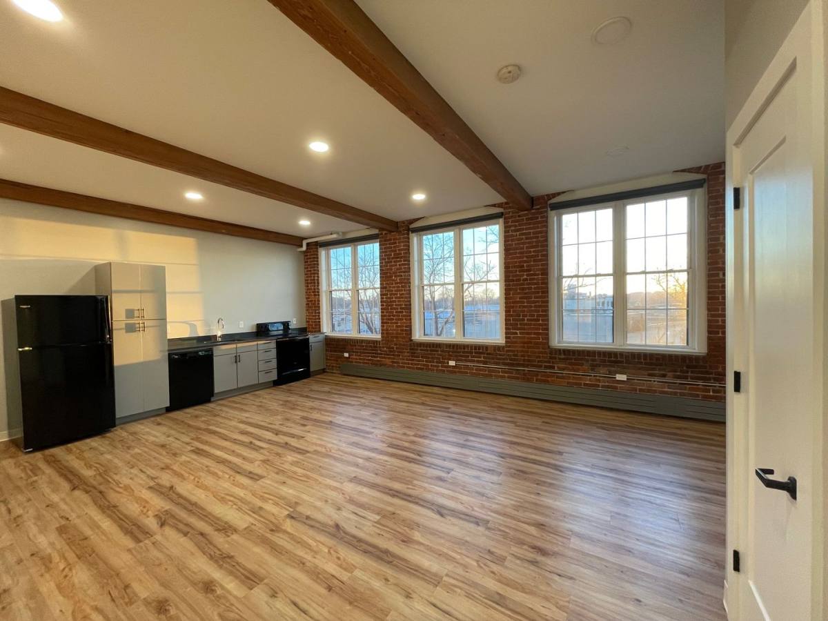252 Willow St, Manchester, NH 03103