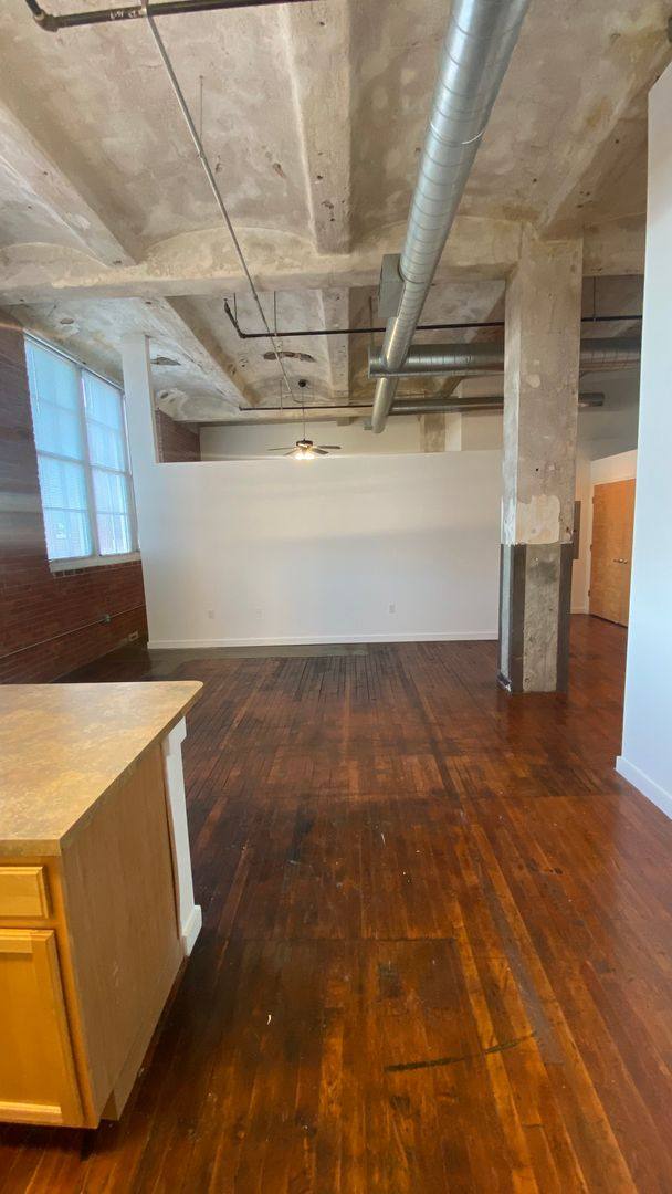 Apartment for rent at 2121 Central St, Kansas City, MO 64108