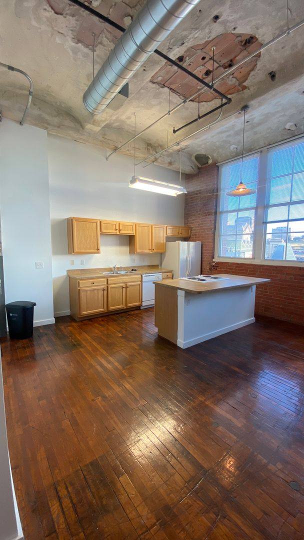 Apartment for rent at 2121 Central St, Kansas City, MO 64108