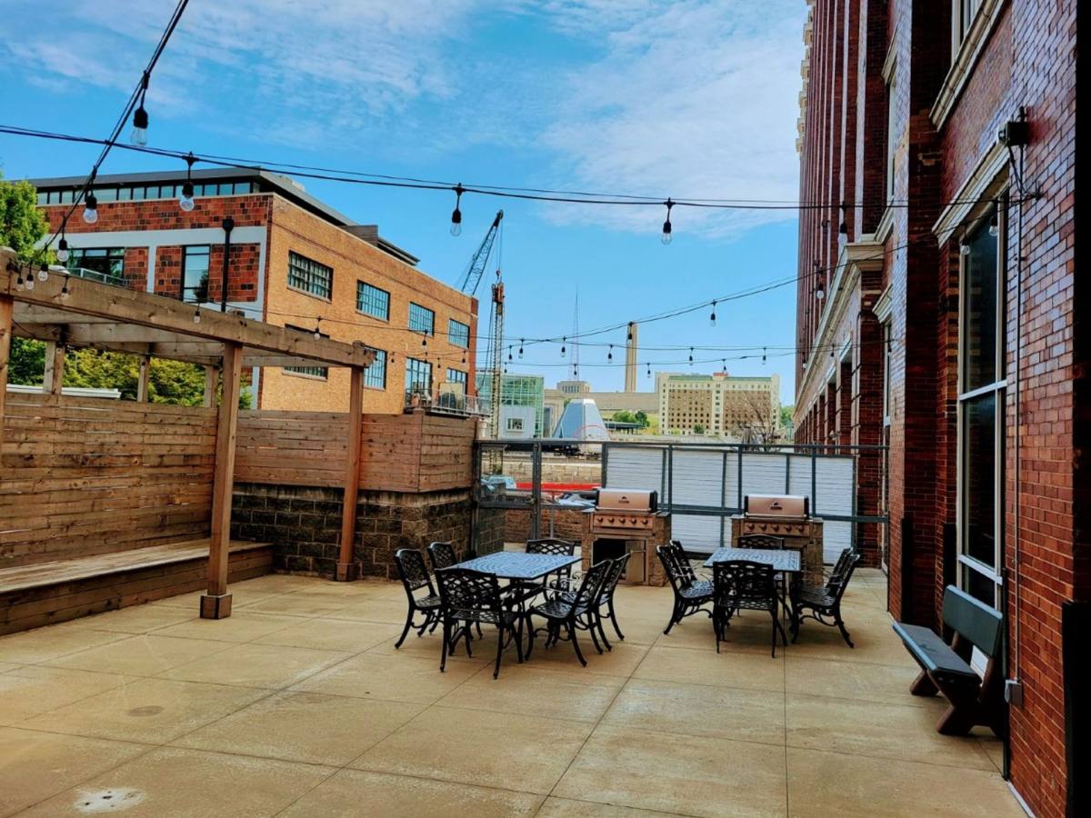 Apartment for rent at 2121 Central St, Kansas City, MO 64108