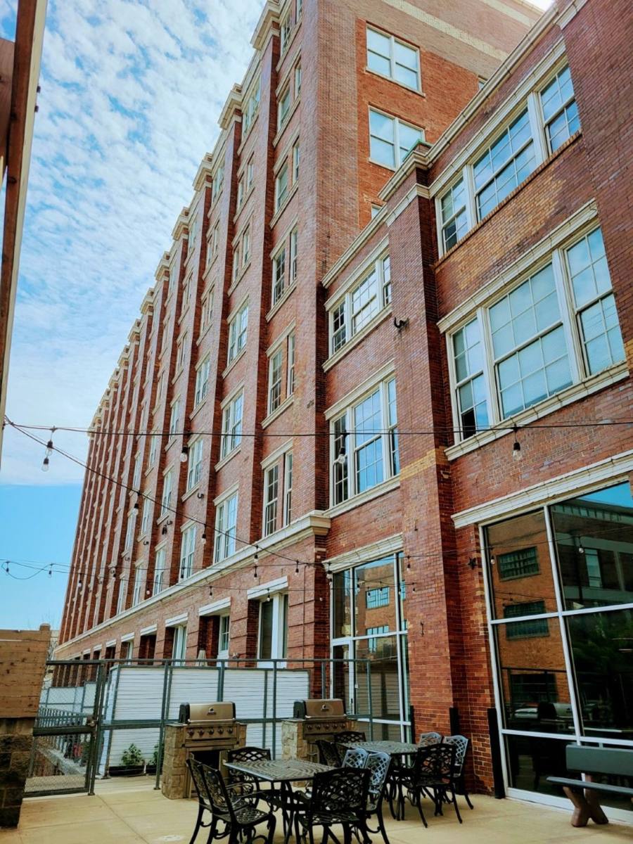 Apartment for rent at 2121 Central St, Kansas City, MO 64108