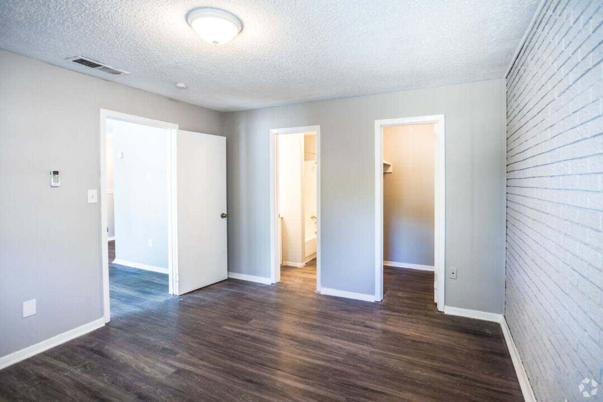 Apartment for rent at 365 W Northside Dr, Jackson, MS 39206