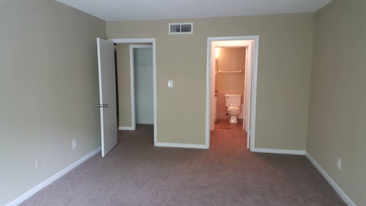 Apartment for rent at 1716 Vestawood Court, Birmingham, AL 35216