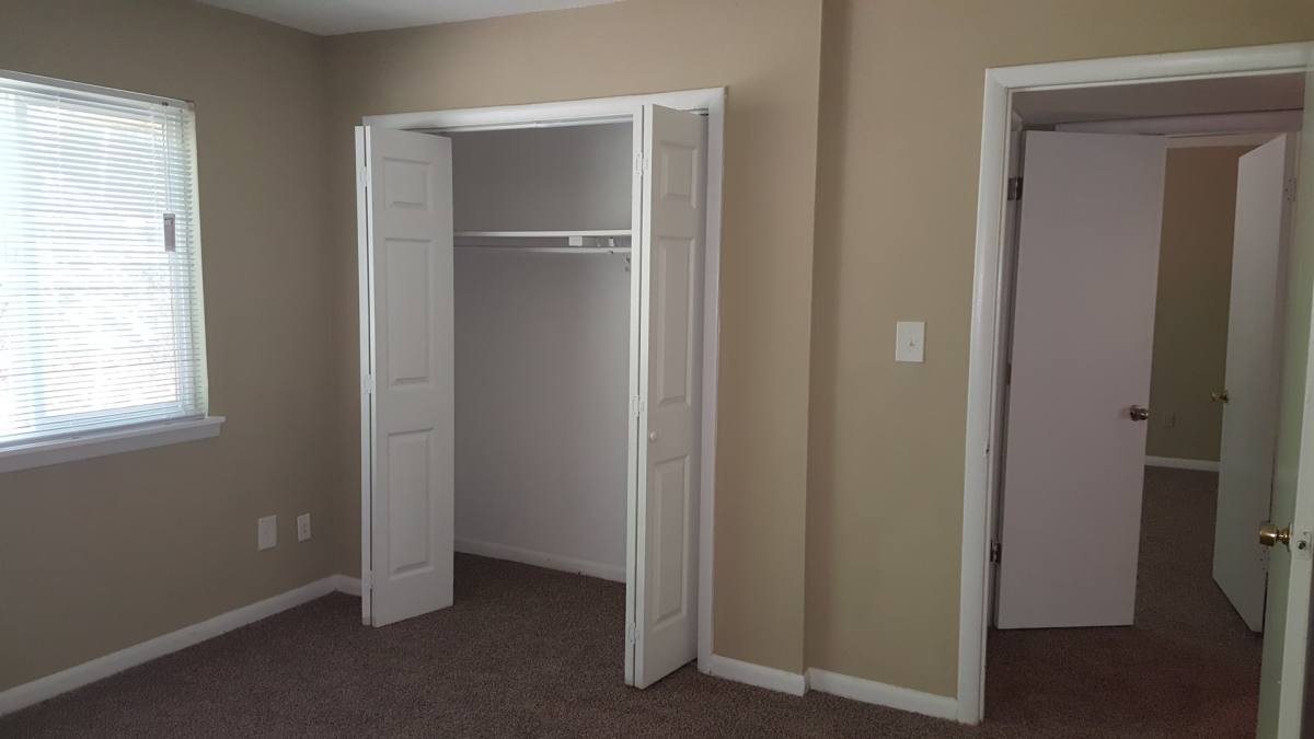 Apartment for rent at 1716 Vestawood Court, Birmingham, AL 35216