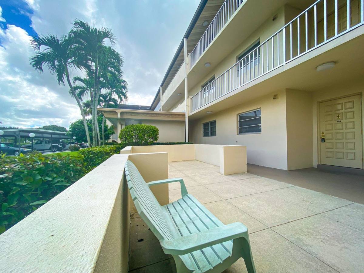 Condo for rent at 1020 Palm View Dr, Naples, FL 34110