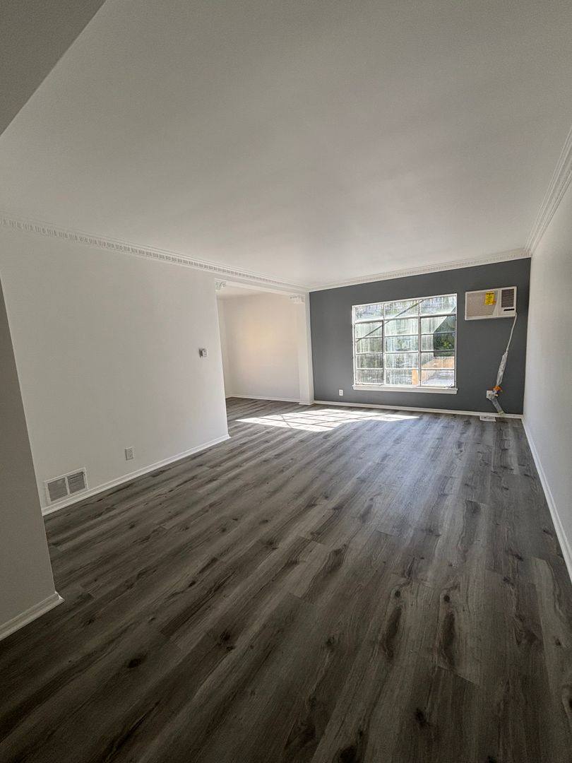 Apartment for rent at 330 - 360 S Mariposa Ave, Los Angeles, CA 90020