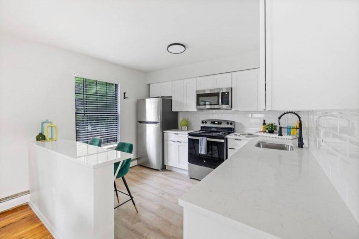 Townhouse for rent at 300 Blue Spring Rd, Princeton, NJ 08540