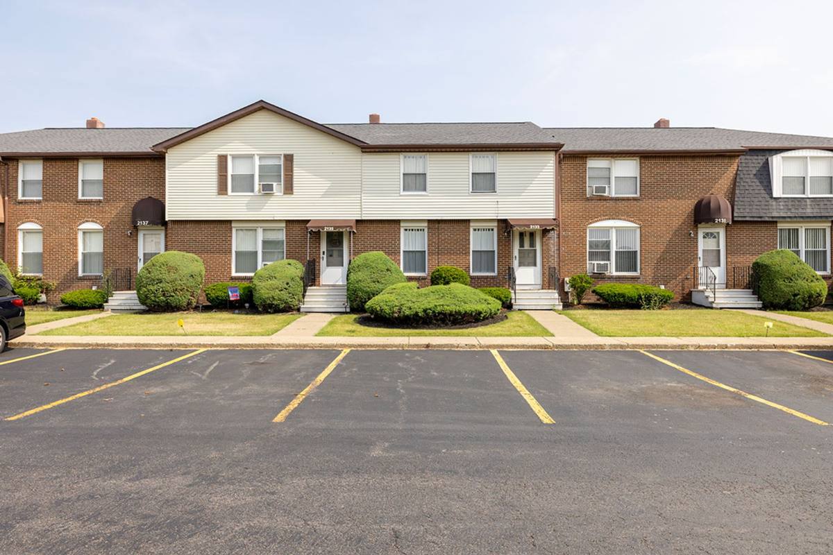 Townhouse for rent at 2255 Center Terrace, Grand Island, NY 14072