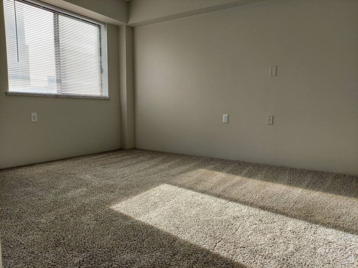 Apartment for rent at 615 Park St, Des Moines, IA 50309