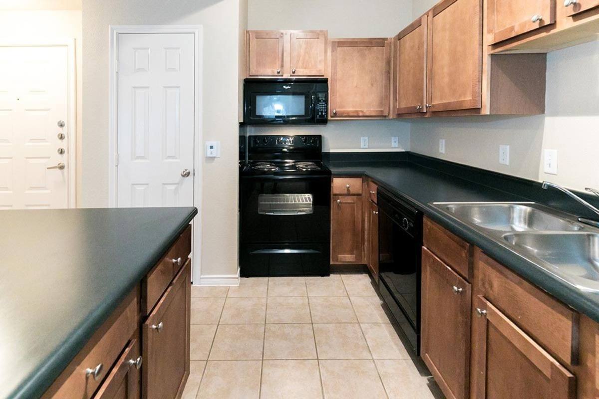 Apartment for rent at 1580 Mira Lago Blvd, Dallas, TX 75234
