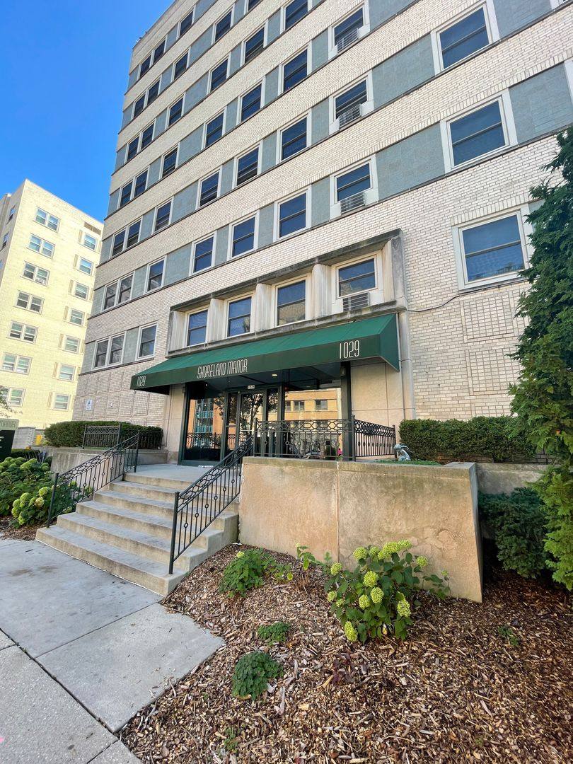 Apartment for rent at 1029 E Knapp St, Milwaukee, WI 53202
