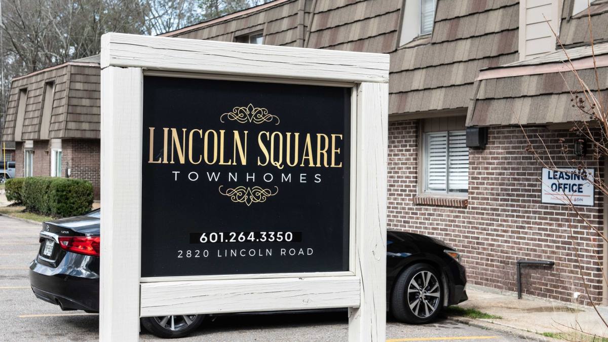Townhouse for rent at Lincoln Square Apartment Homes, 2820 Lincoln Rd, Hattiesburg, MS 39402