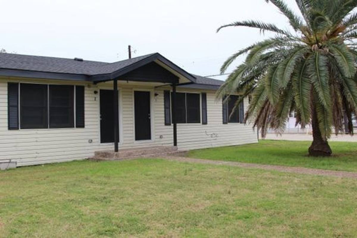 Apartment for rent at 4625 Kostoryz Rd, Corpus Christi, TX 78415
