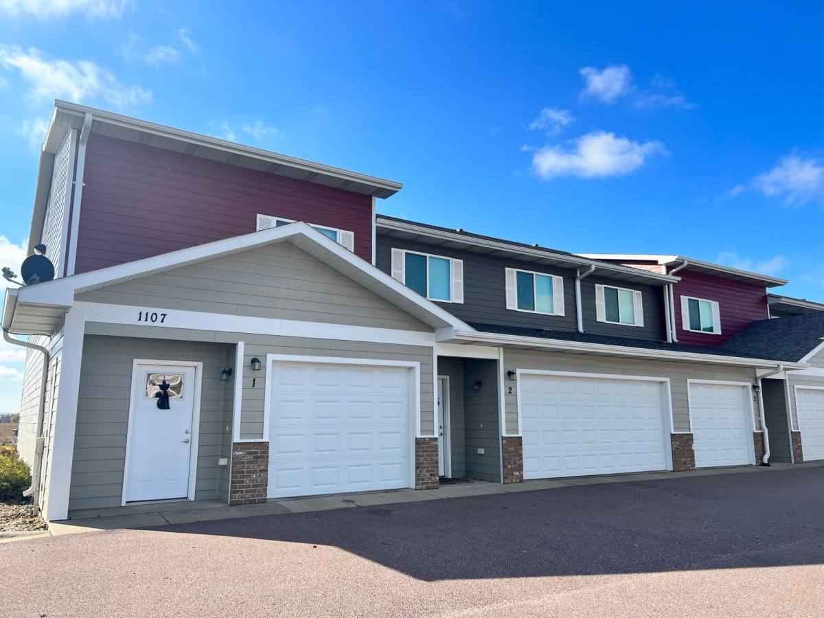 Apartment for rent at 1105-1107-1109-1111 Honeysuckle Dr, Harrisburg, SD 57032
