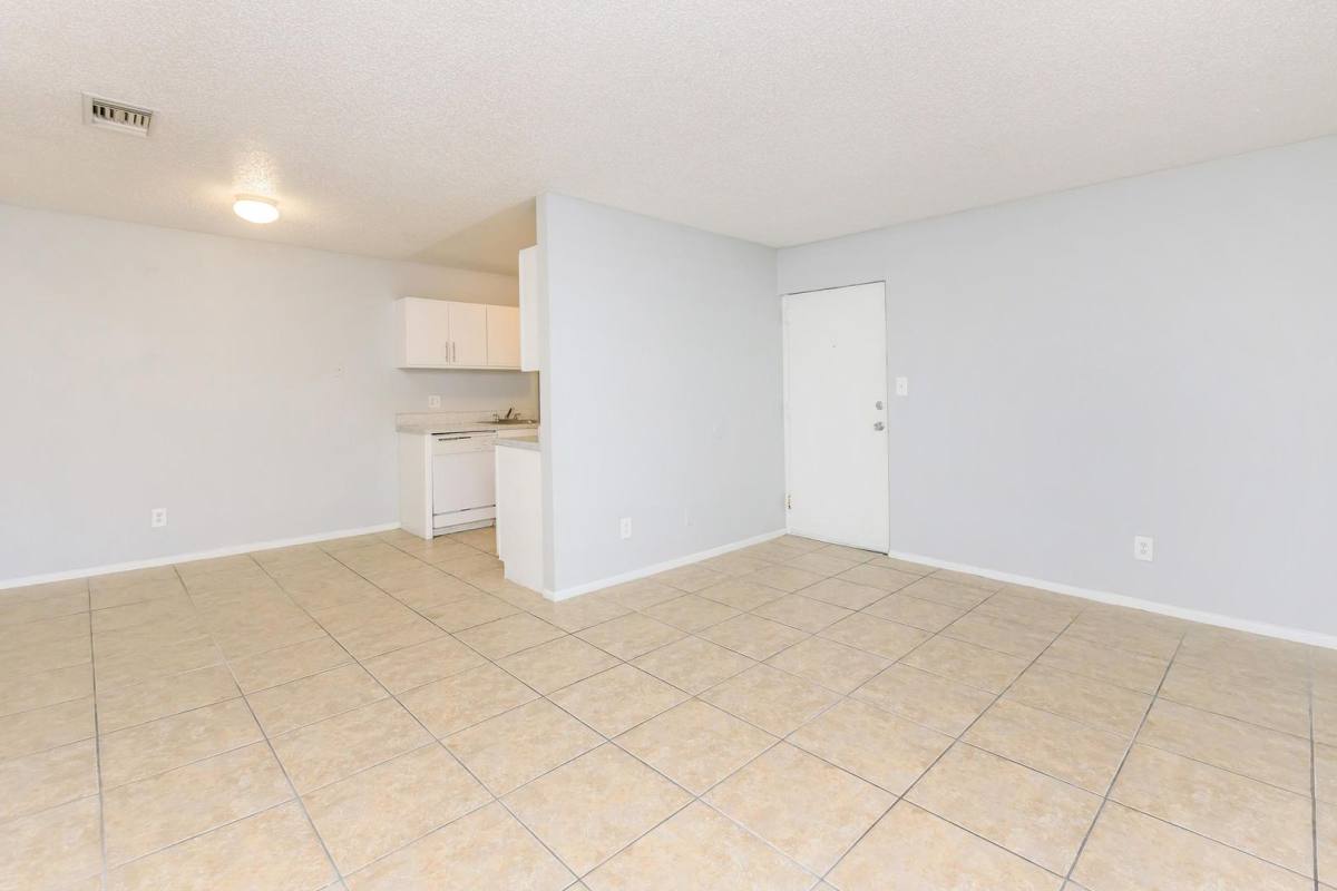 Apartment for rent at 4102 Oak Knoll Court, Tampa, FL 33610