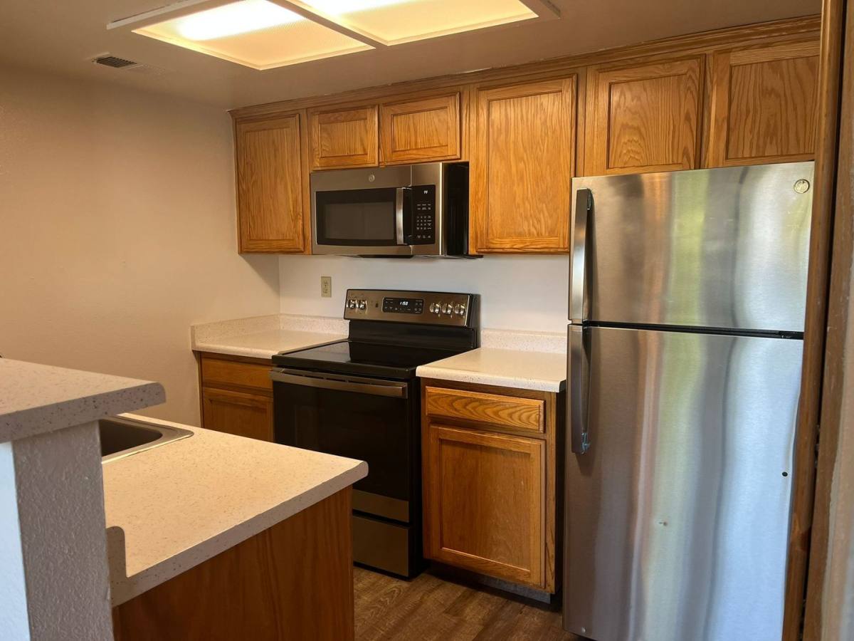 Apartment for rent at Summer Place, 445 W Nees Ave, Fresno, CA 93711