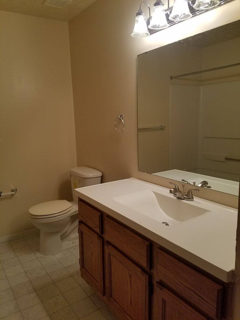 Townhouse for rent at 496 Bavarian Dr, Middletown, OH 45044
