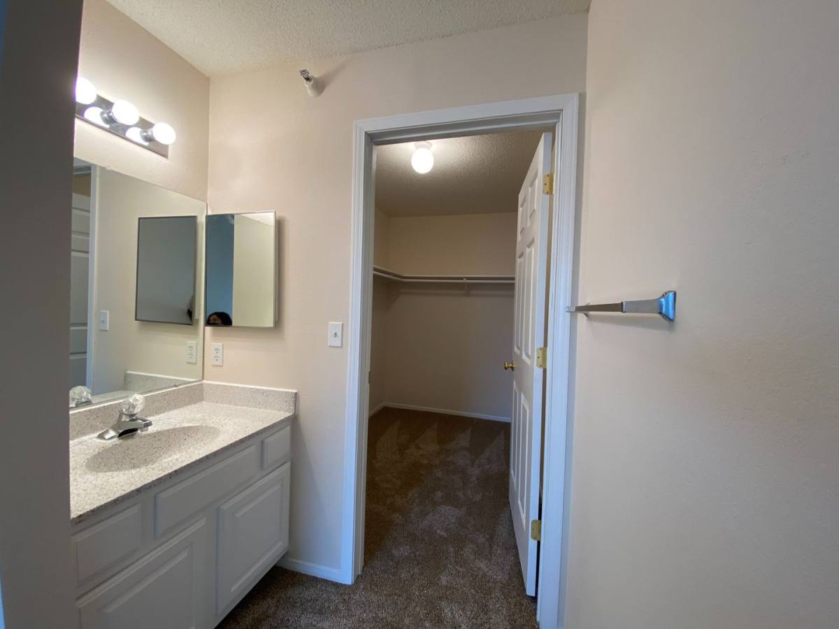 Apartment for rent at 240 Courtyard Dr, North Sioux City, SD 57049