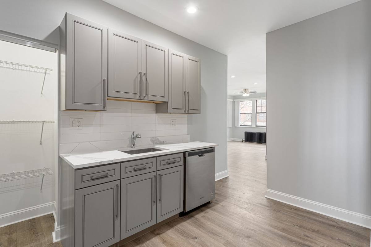 Apartment for rent at 7618 - 26 Neastlake Terrace, Chicago, IL 60626