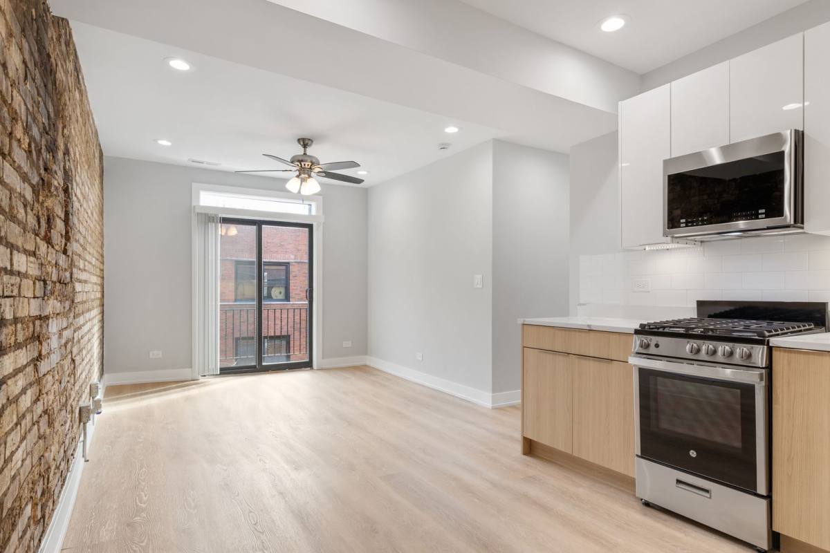Apartment for rent at 1548-15585 W Juneway, Chicago, IL 60626