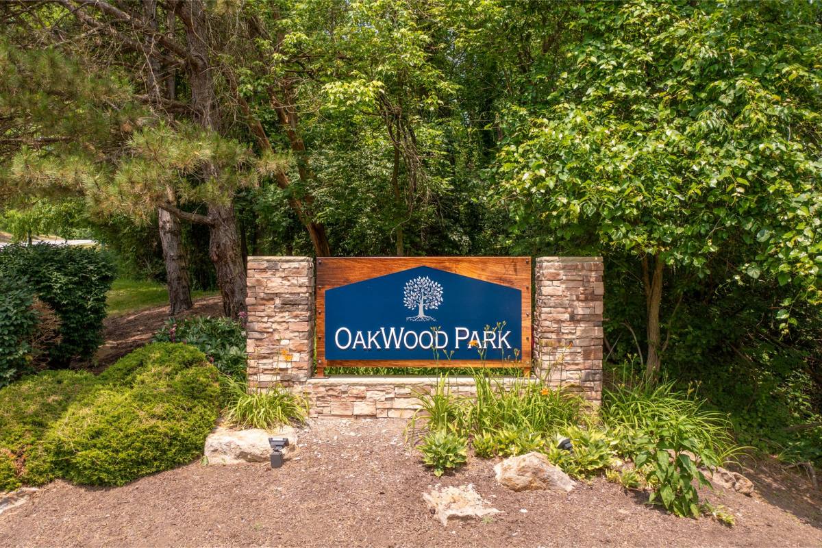 Apartment for rent at 1600 Settlers Dr, Oakdale, PA 15071