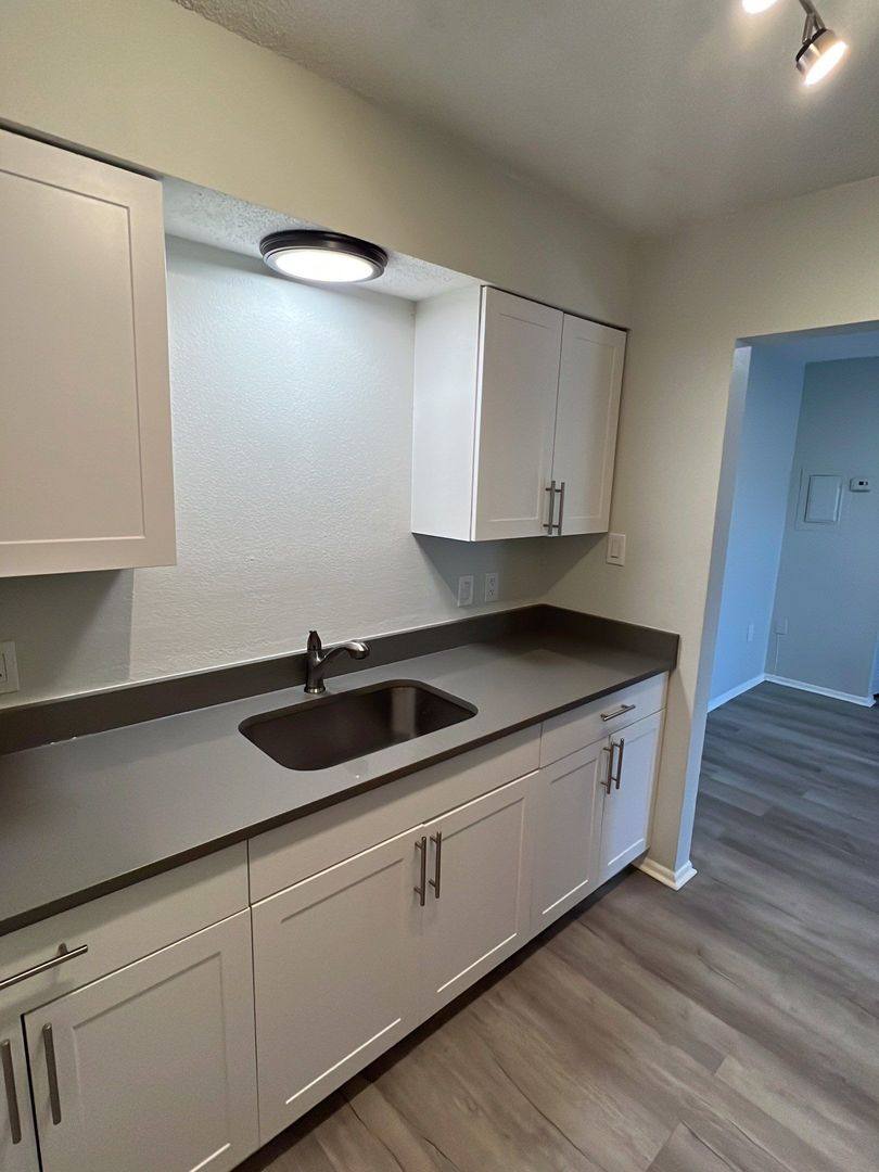 Apartment for rent at 3232 Fruitville Rd, Sarasota, FL 34237