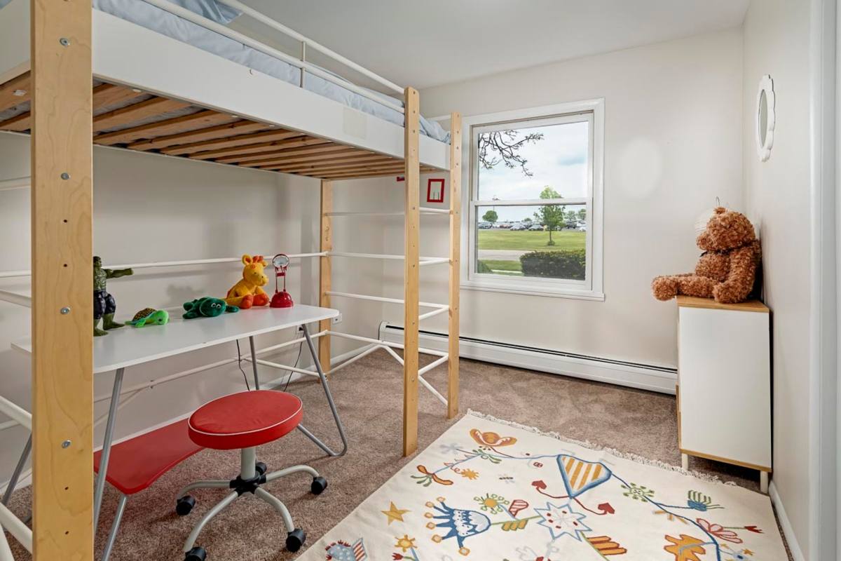 Apartment for rent at 303 L W Besinger Dr, Carpentersville, IL 60110