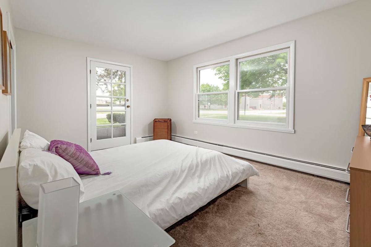 Apartment for rent at 303 L W Besinger Dr, Carpentersville, IL 60110