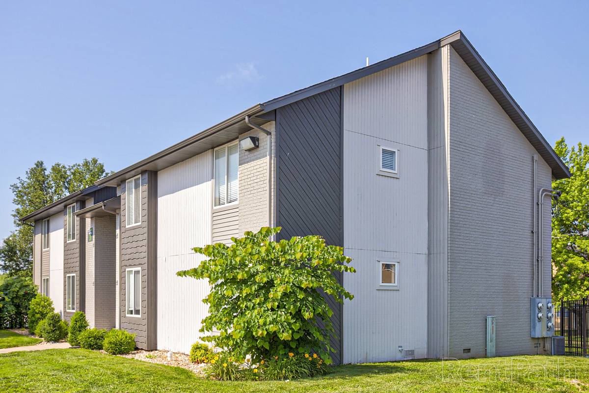Apartment for rent at 1655 S Ingram Mill Rd, Springfield, MO 65804