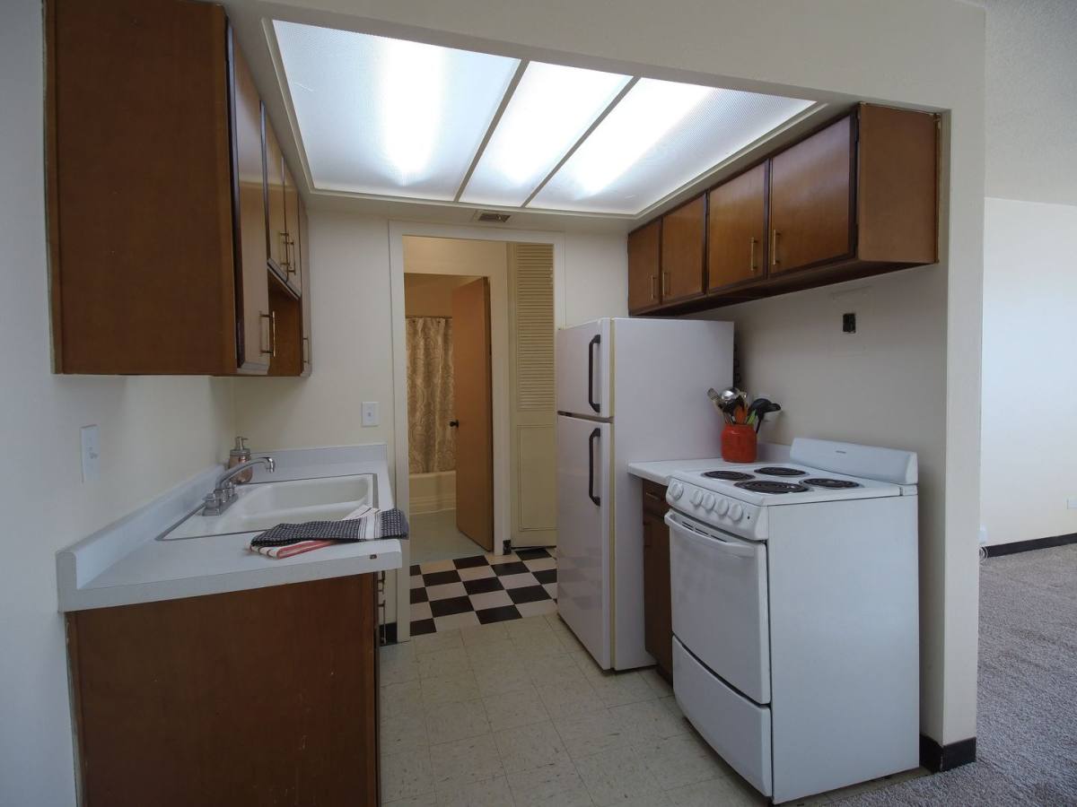 Lake Summit, 2233 N Summit Ave, Milwaukee, WI 53202 - Apartment for Rent