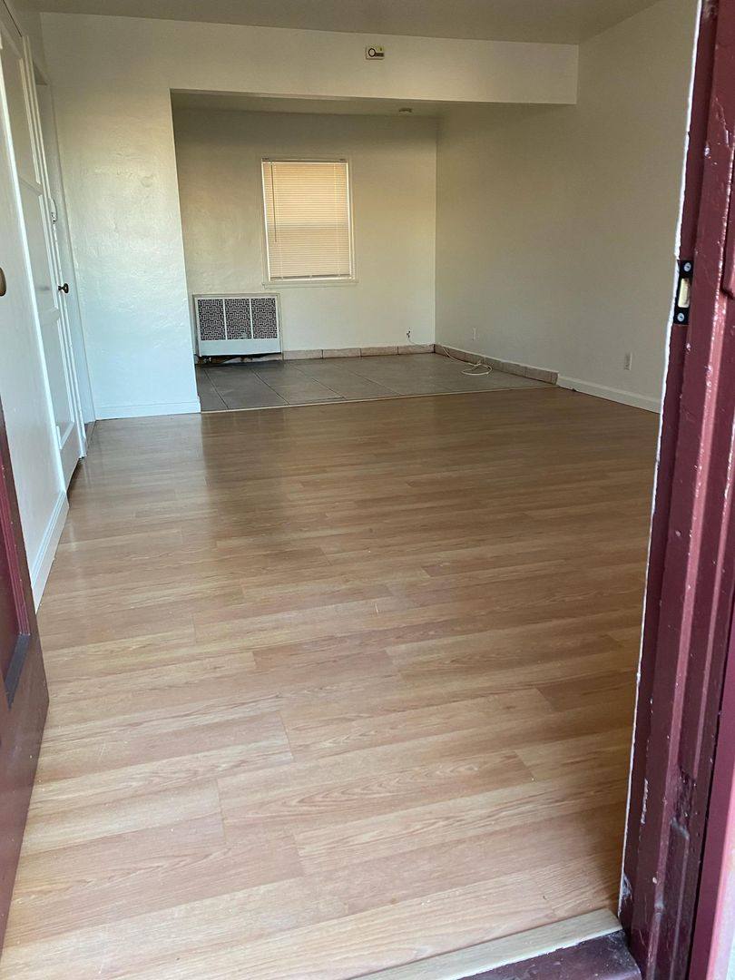 Apartment for rent at 2290 Locust Ave, Long Beach, CA 90806