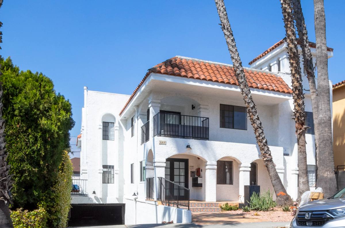 1031 N Orange Grove Ave, Los Angeles, CA 90046 Apartment For Rent