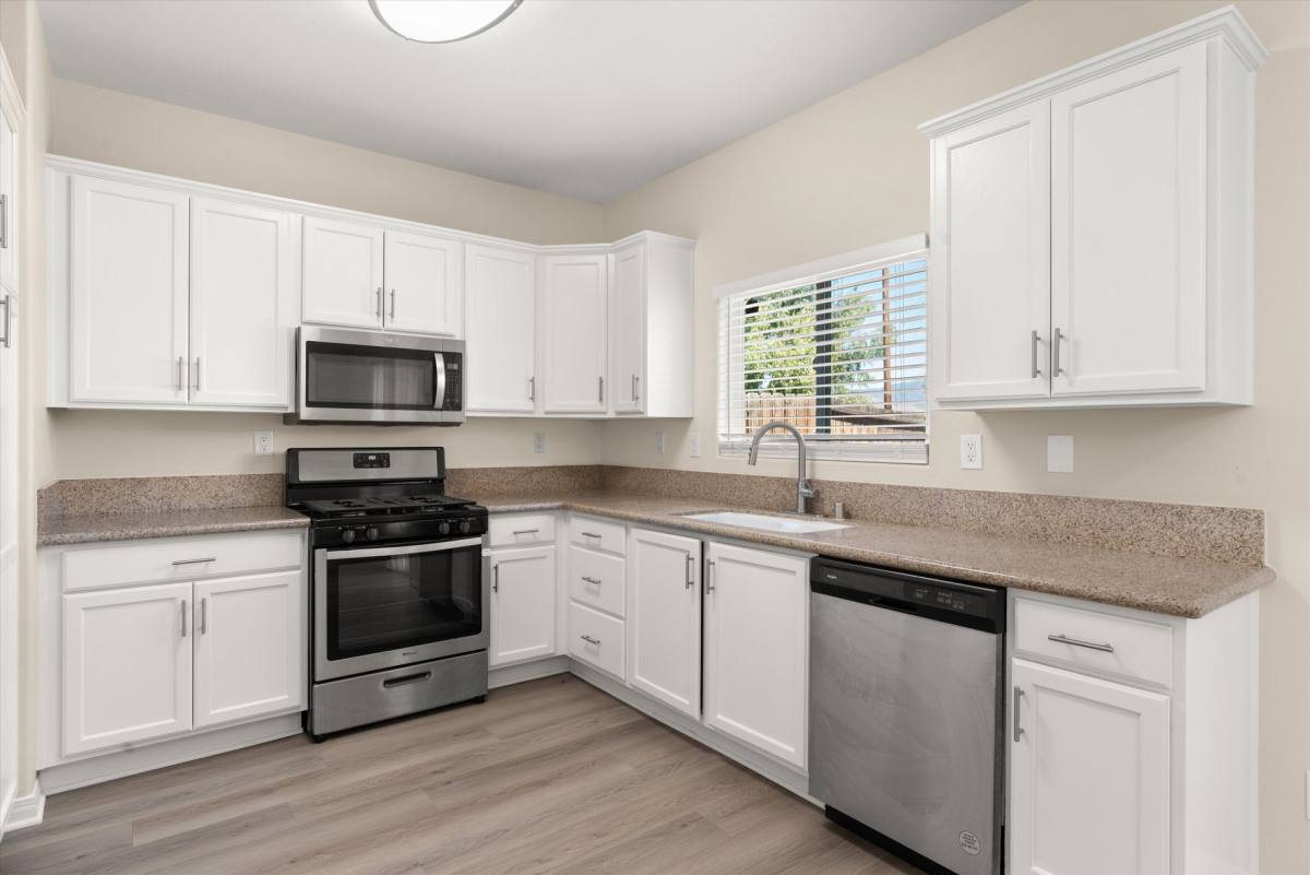 Townhouse for rent at 25915 Cornell St, Hemet, CA 92544