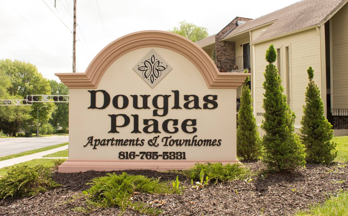Apartment for rent at Douglas Place & Townhomes, 13900 Granboro Lane, Grandview, MO 64030