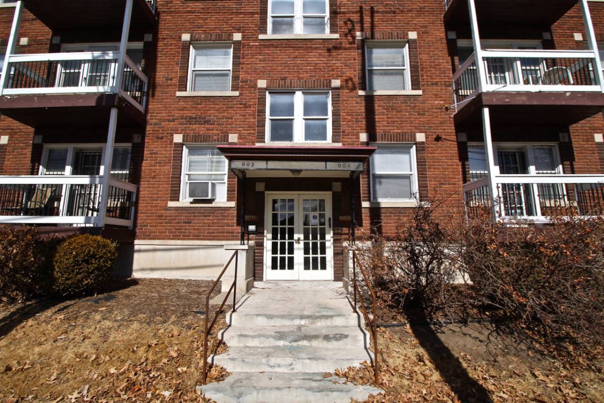 Apartment for rent at 902 East 39th Street, 902-904 E 39th St, Kansas City, MO 64109