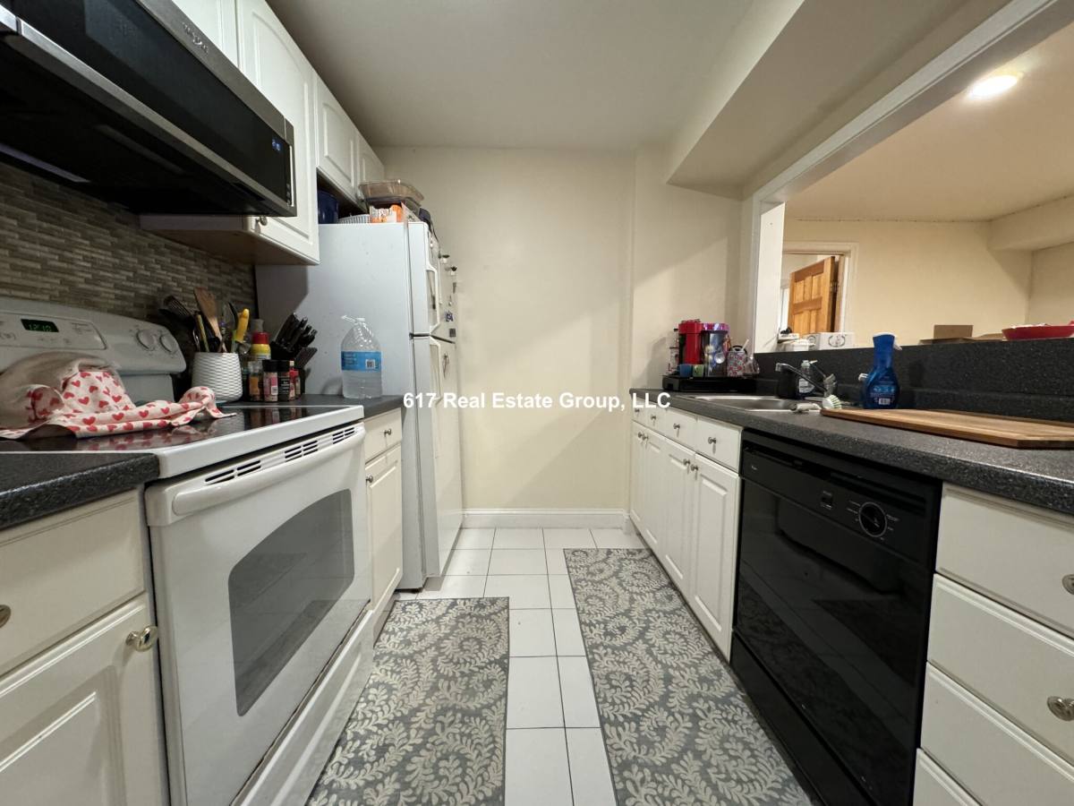 Apartment for rent at 94 Pleasant St #I, Brookline, MA 02446