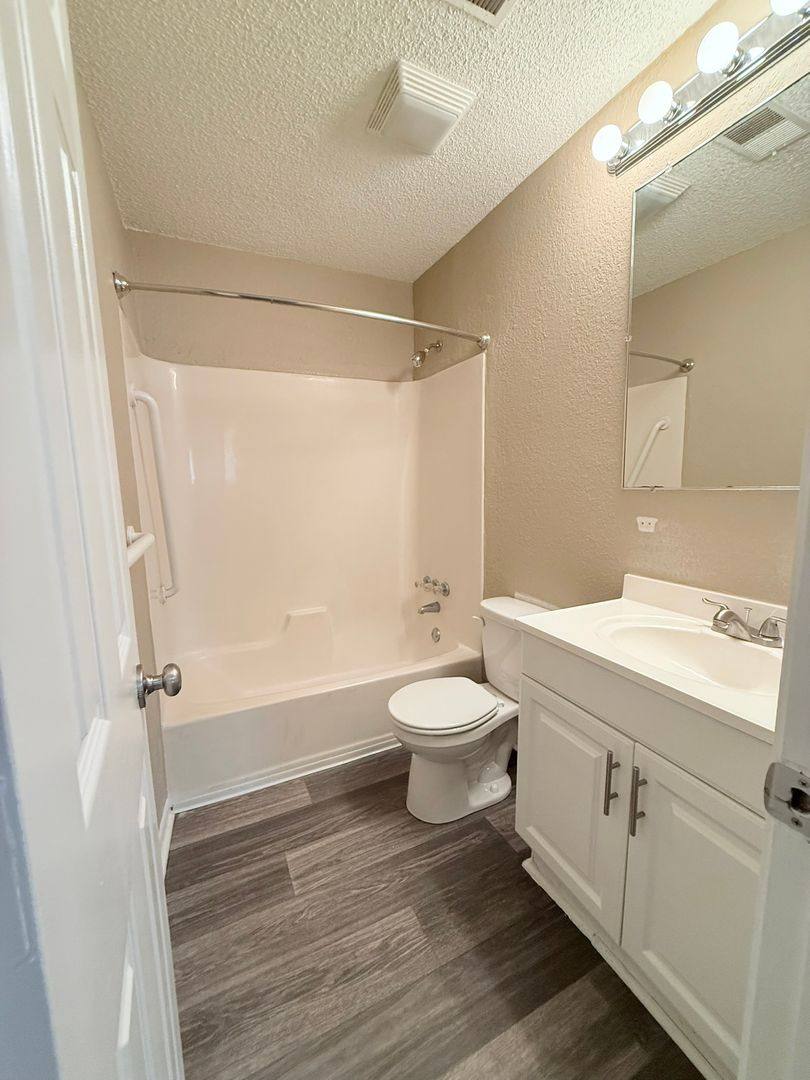 Apartment for rent at 1712 S Ash Ave, Independence, MO 64052