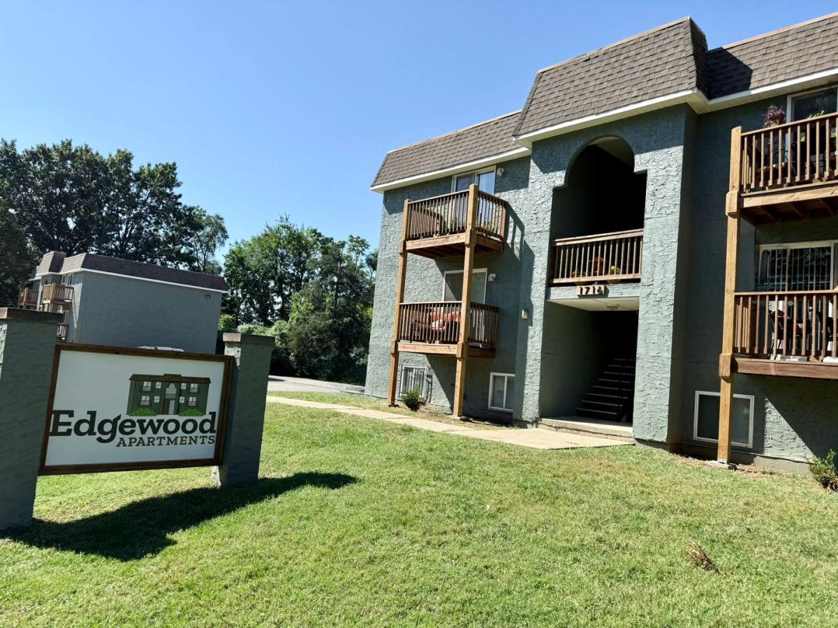 Apartment for rent at 1712 S Ash Ave, Independence, MO 64052