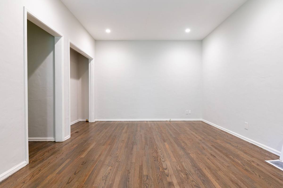 Apartment for rent at 963 N Doheny Dr, West Hollywood, CA 90069
