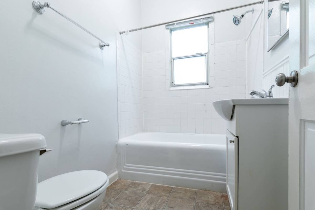 Apartment for rent at 963 N Doheny Dr, West Hollywood, CA 90069