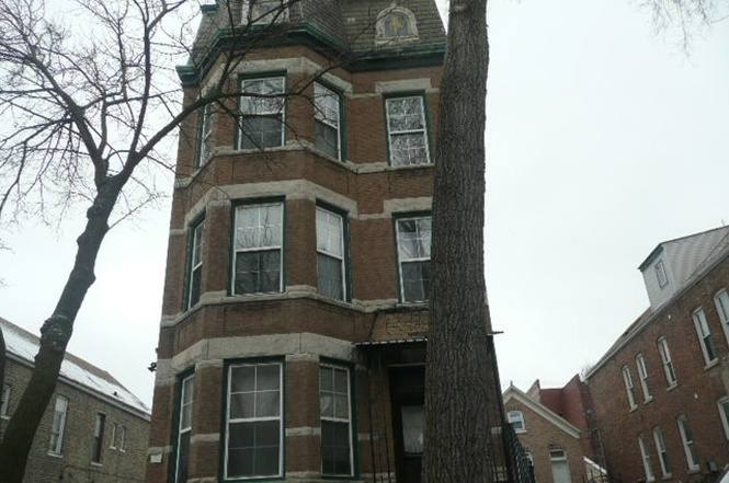 Apartment for rent at 2252 S Whipple St, Chicago, IL 60623