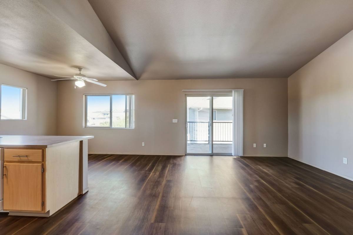 Townhouse for rent at 1900 Madras St SE, Salem, OR 97306