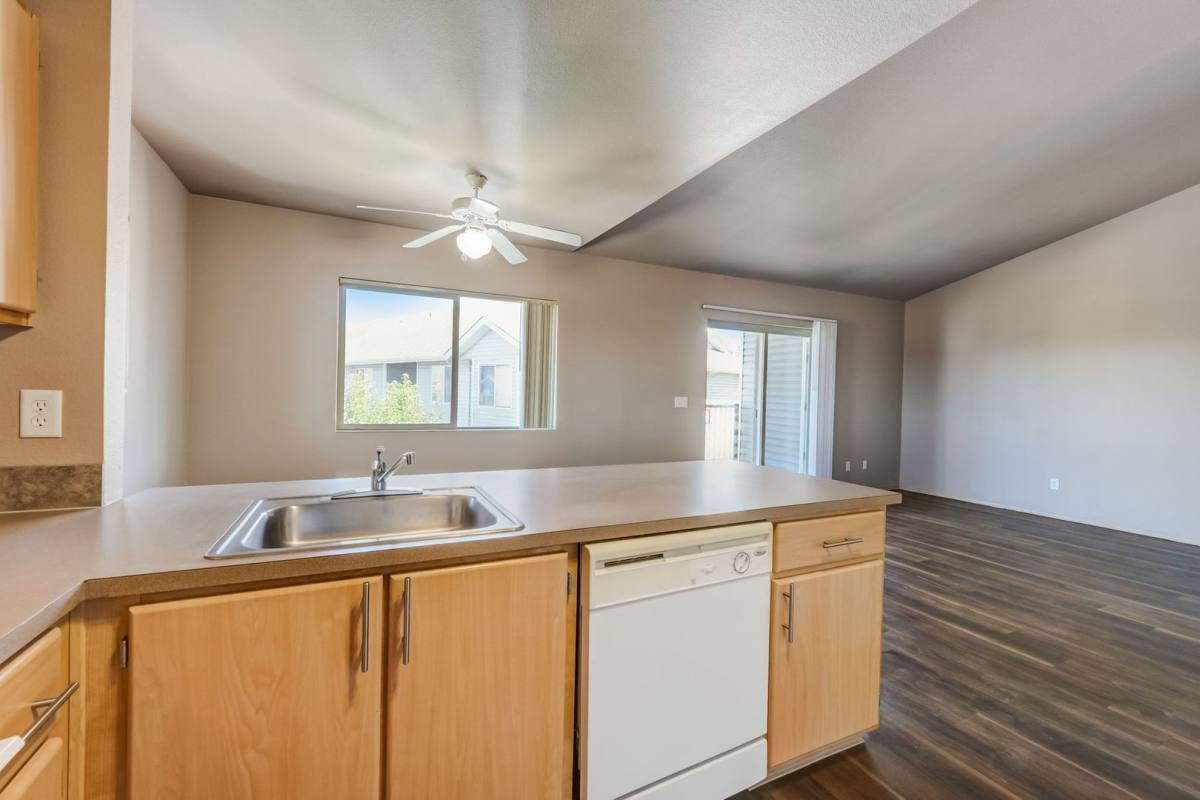 Townhouse for rent at 1900 Madras St SE, Salem, OR 97306